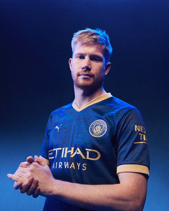 塞萨尔：齐沃为什么要换下博尼和泽林斯基？他俩明明表现最好