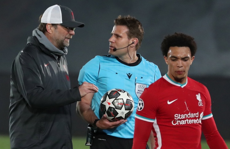 足球报：本土教练担纲国足主帅的可能性大增，邵佳一已报名