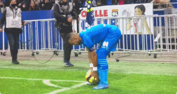 每体否认马斯坦托诺离队传闻：他1月绝不会离开皇马（每体辟谣马斯坦托诺离队传闻：他今冬一月不会离开皇马）