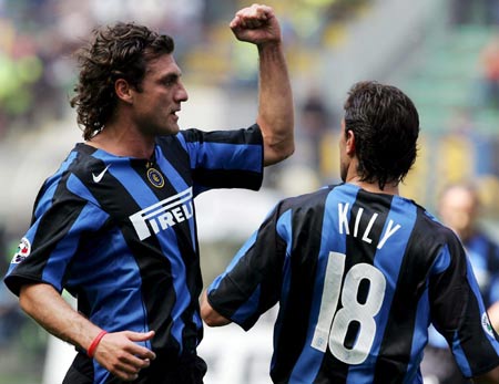 世界冠军黄雅琼、刘雨辰举行婚礼，樊振东、汪顺送上视频祝福