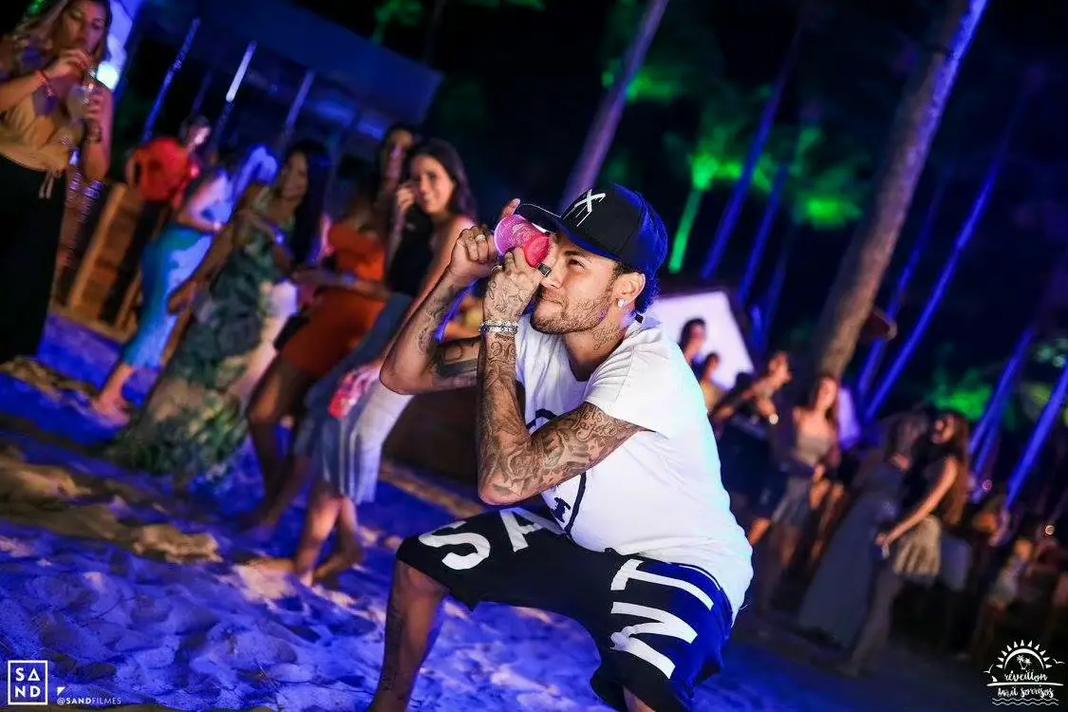 前进之鹰球员因嘲讽施蒂勒鼻子被罚款500欧，现已公开道歉