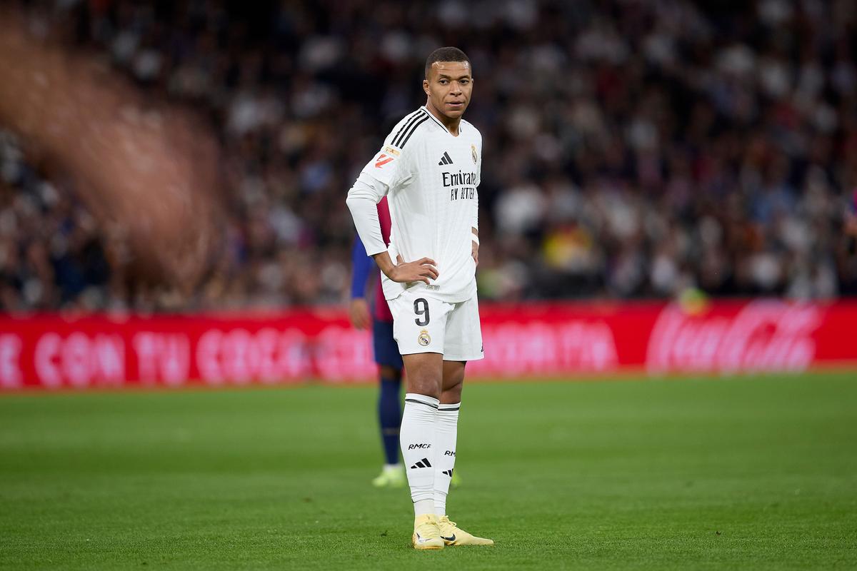 拜仁德甲13轮净胜球+40五大联赛第一，比第二名巴萨多了15球（德甲13轮过后，拜仁净胜球+40领跑五大联赛，领先巴萨15球）