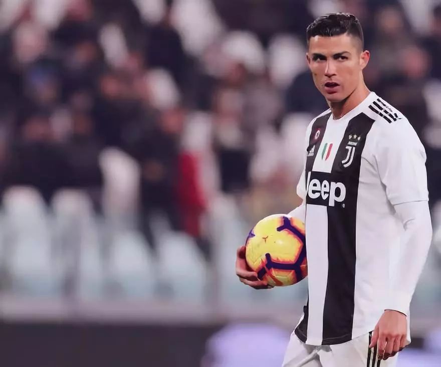 谢文能晒与妻子参观伯纳乌照片：再一次回来有了不一样的感觉（谢文能携妻重游伯纳乌晒照：再回此地感受已不同）