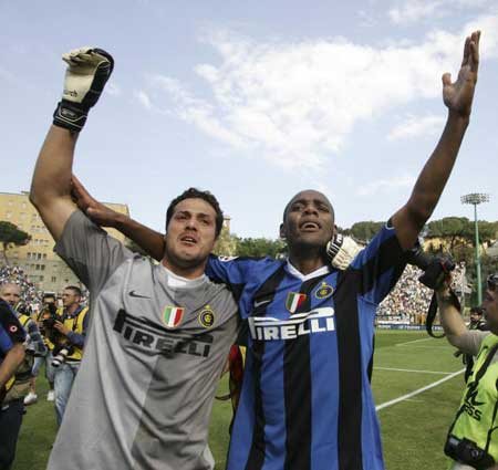 签到2027年！山东泰山续约中超最贵外援，克雷桑入籍或助国足！