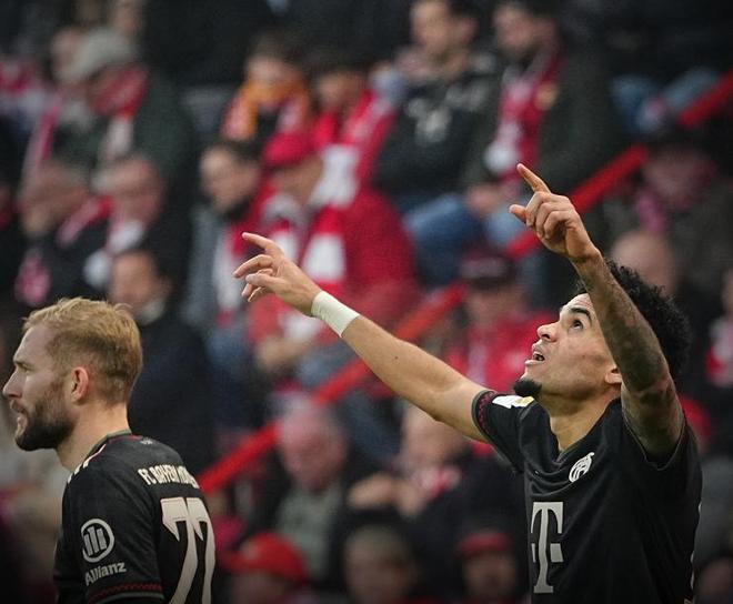 霍伊伦意杯夺冠后发文庆祝 多位曼联前队友点赞（夺得意杯后霍伊伦社媒发文庆祝 多名曼联旧将点赞）