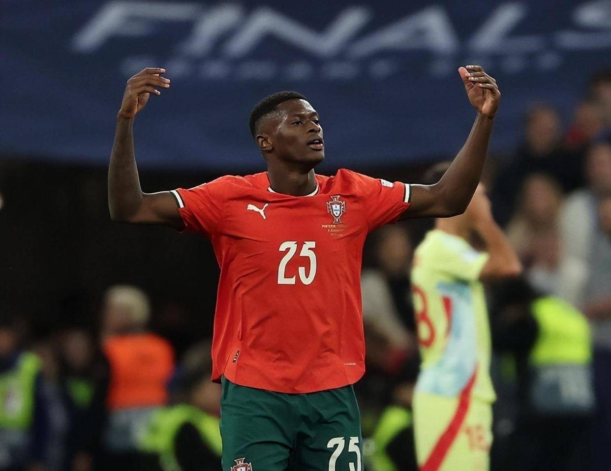 阿森纳客战维拉首发：萨卡PK沃特金斯，哲凯替补，埃泽先发