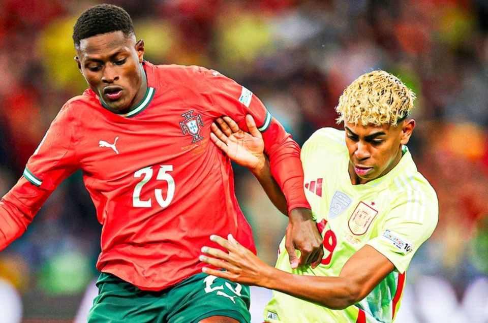 我是个初中生，我的生活是被足球，学习和说唱填满的...（初中生日常：足球、学业与说唱填满我的生活）