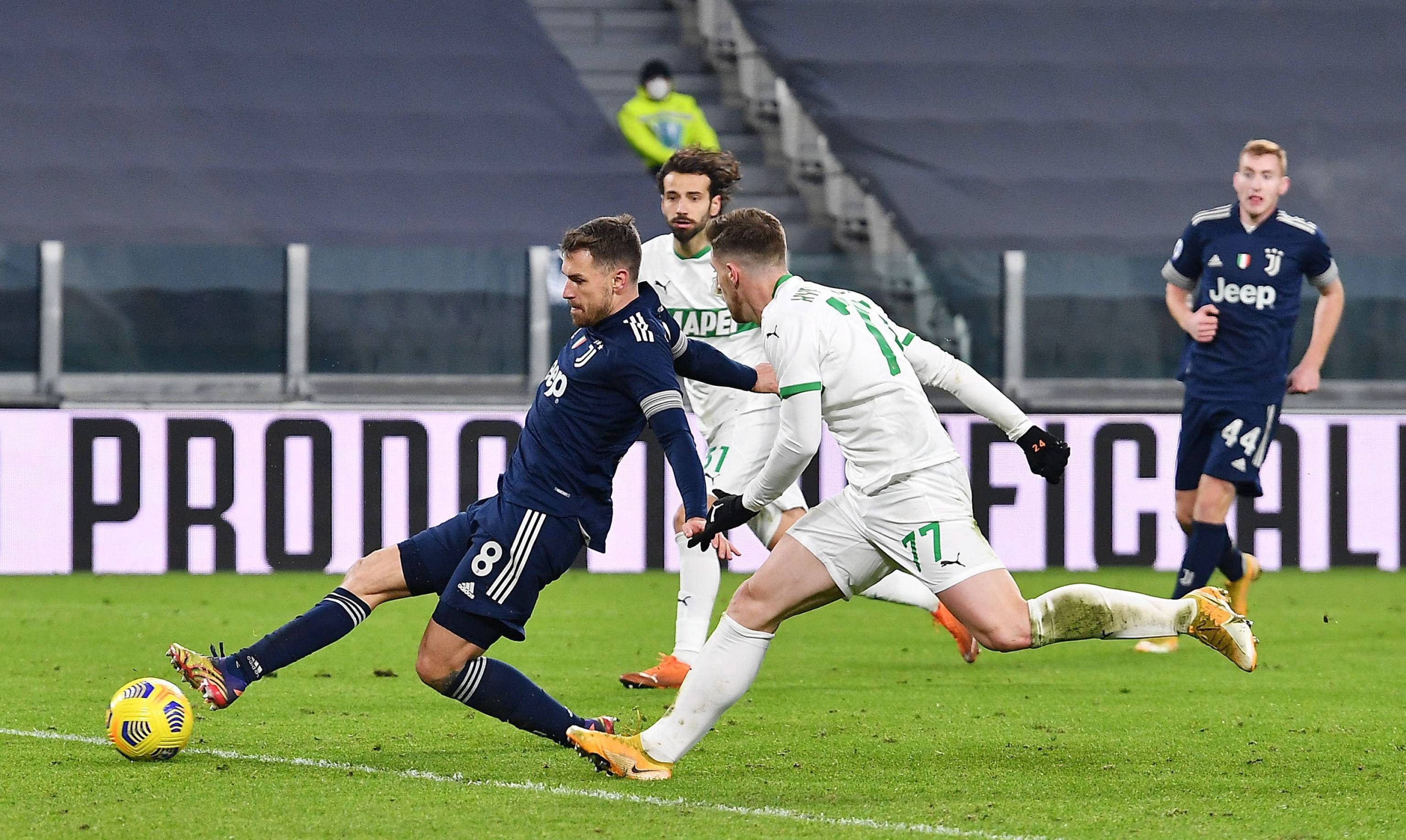 武汉三镇球员邓涵文离队加盟云南玉昆，结束本赛季征程。