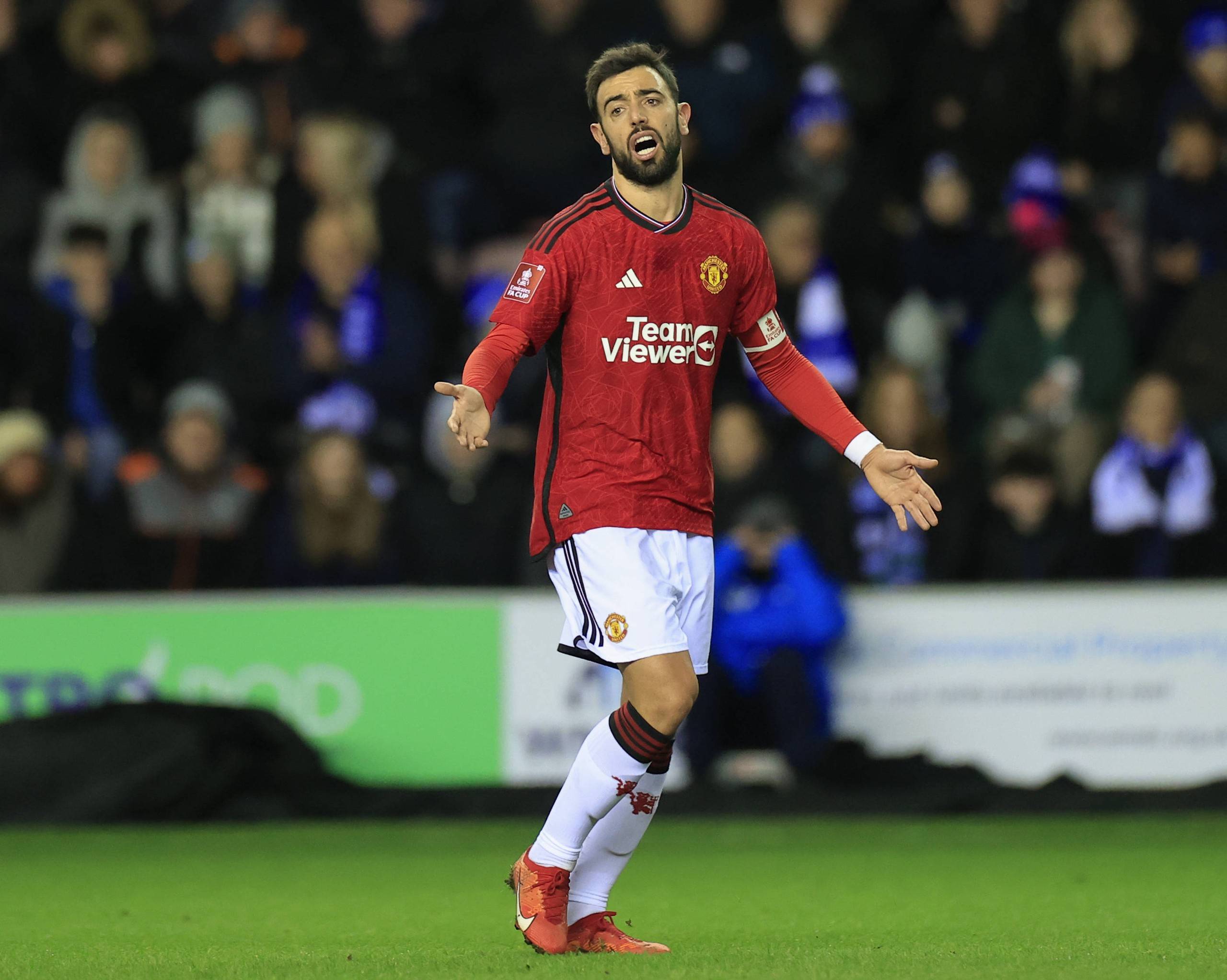 特瓦斯回应老佛爷批评：我为了整个西甲，而非那两三家俱乐部（特瓦斯回应弗洛伦蒂诺批评：我服务于整个西甲，而非个别两三家俱乐部）